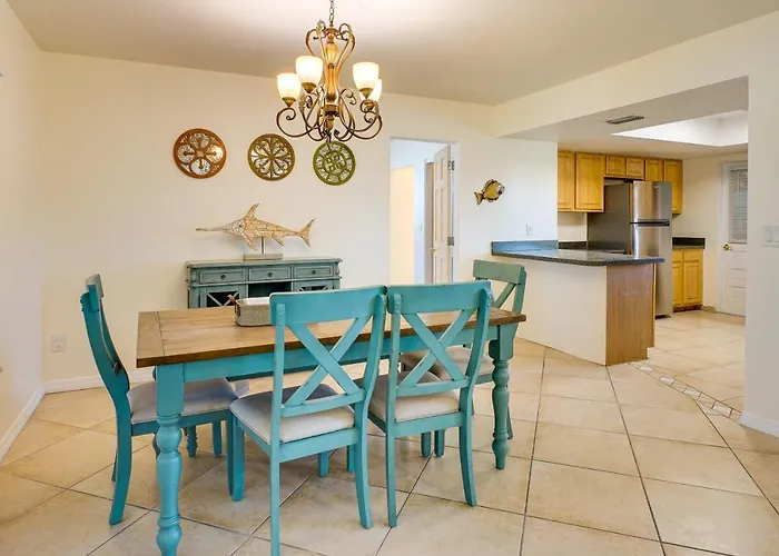 Englewood Home - 4 Mi To Beach! Enjoy!