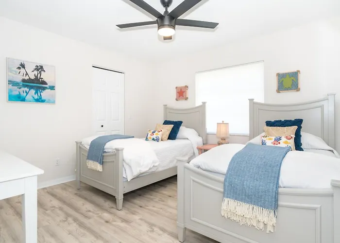 Beautiful Spacious Home! Close To Beaches - Heated Private Pool
